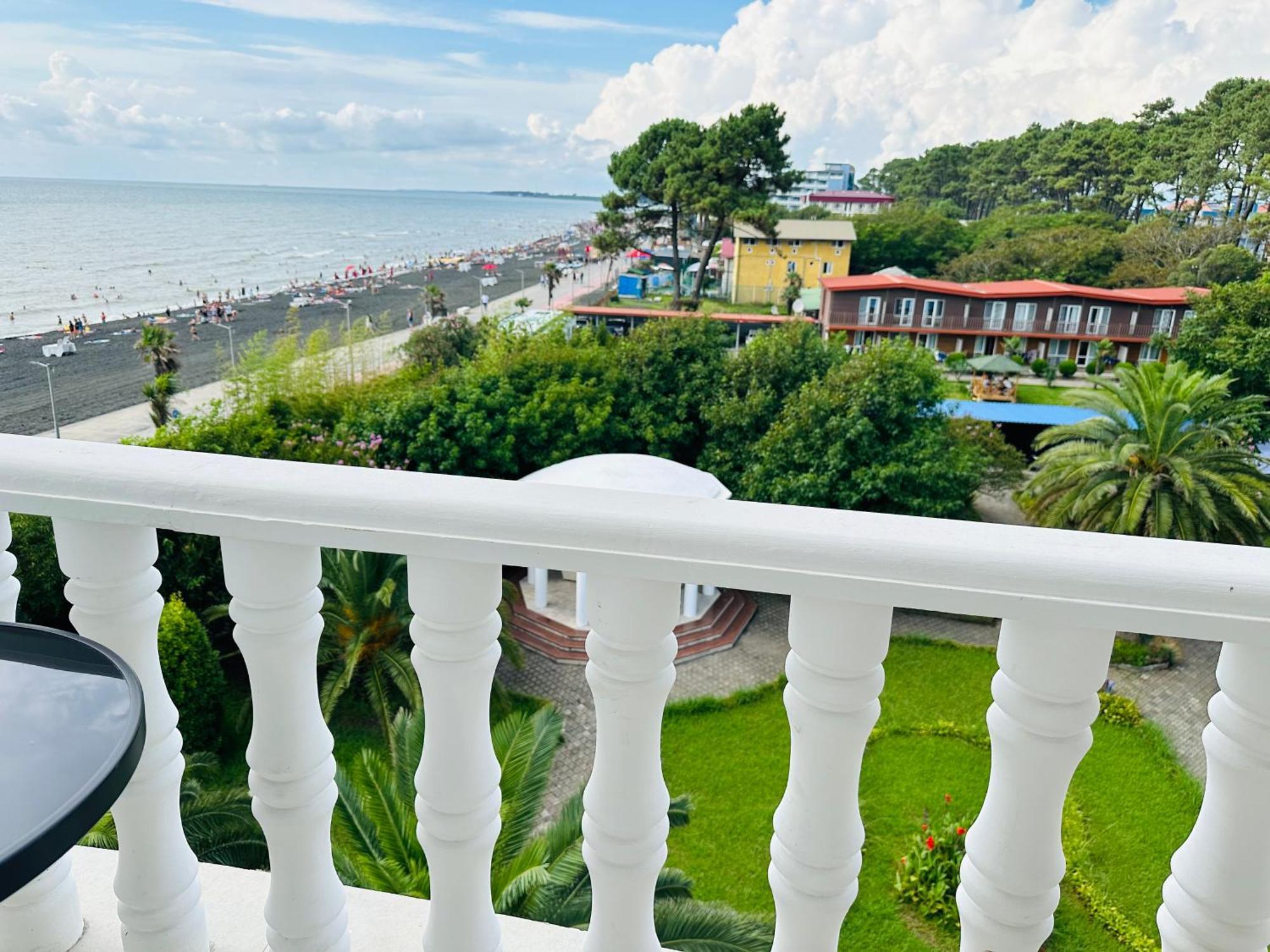 Claude Monet Beach Hotel Ureki Eksteriør billede